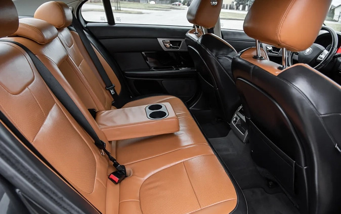 Jaguar XF cena 45900 przebieg: 215000, rok produkcji 2011 z Wasilków małe 529